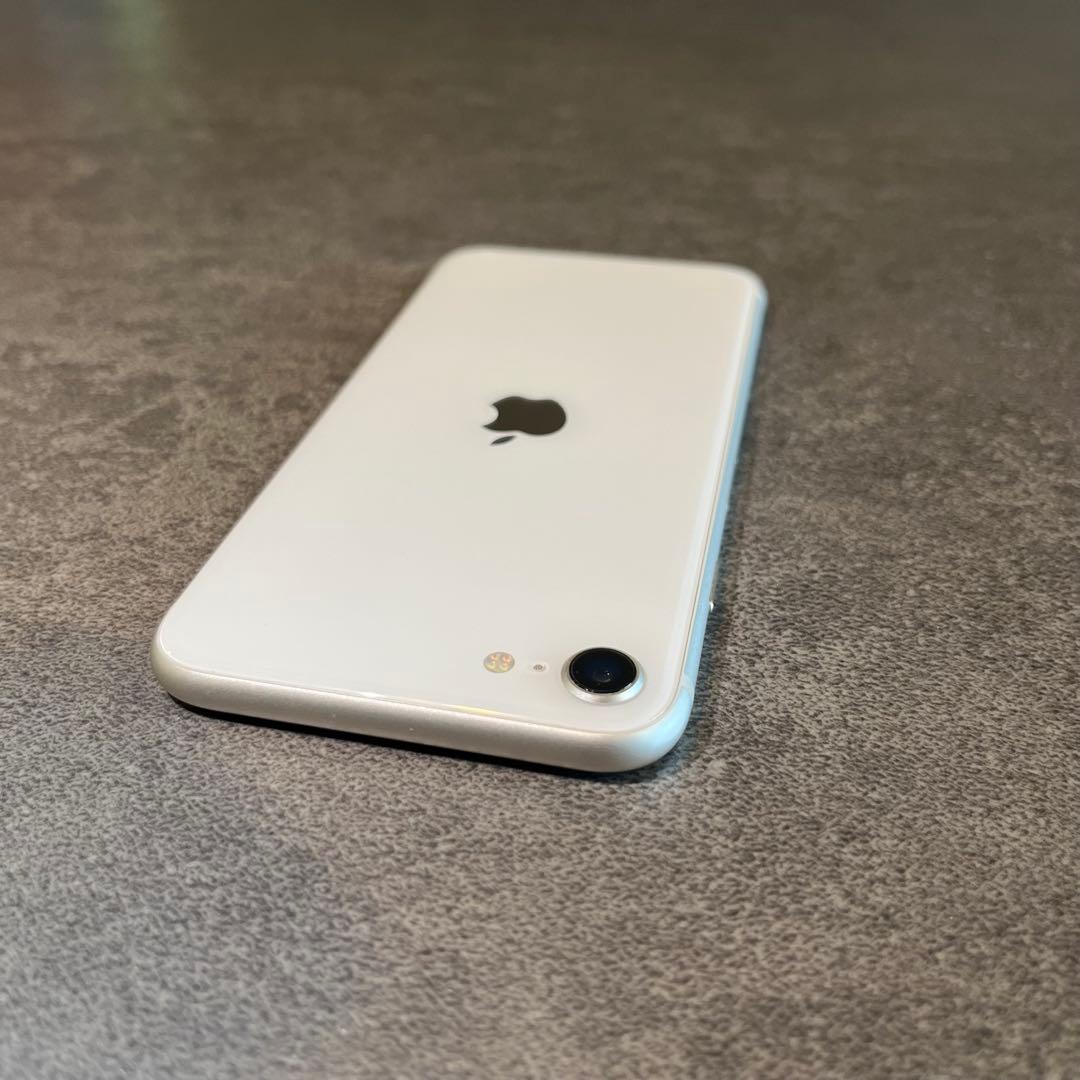 iPhone SE 第3世代 64GB スターライト バッテリー100%