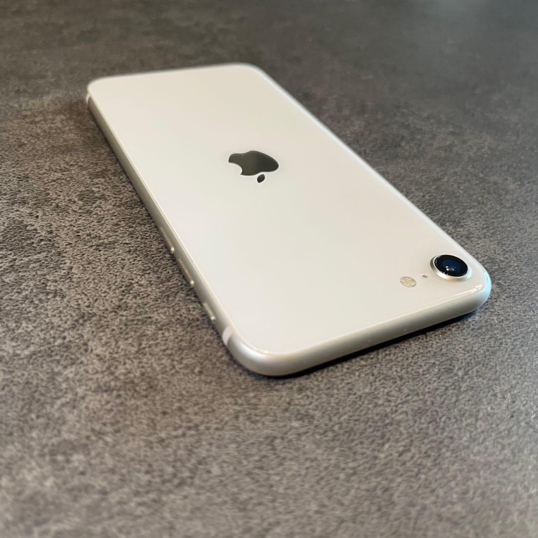 iPhone SE 第3世代 64GB スターライト バッテリー100%