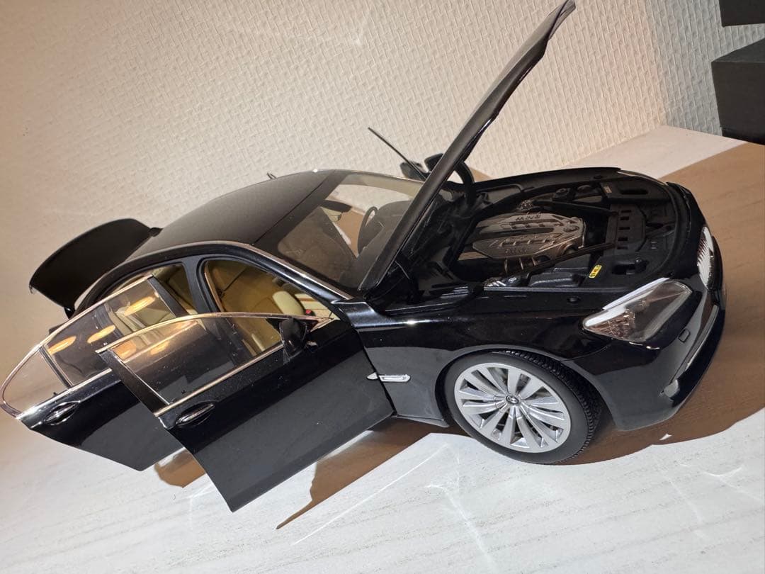 ミニカー KYOSHO  750Li (F02) 1:18