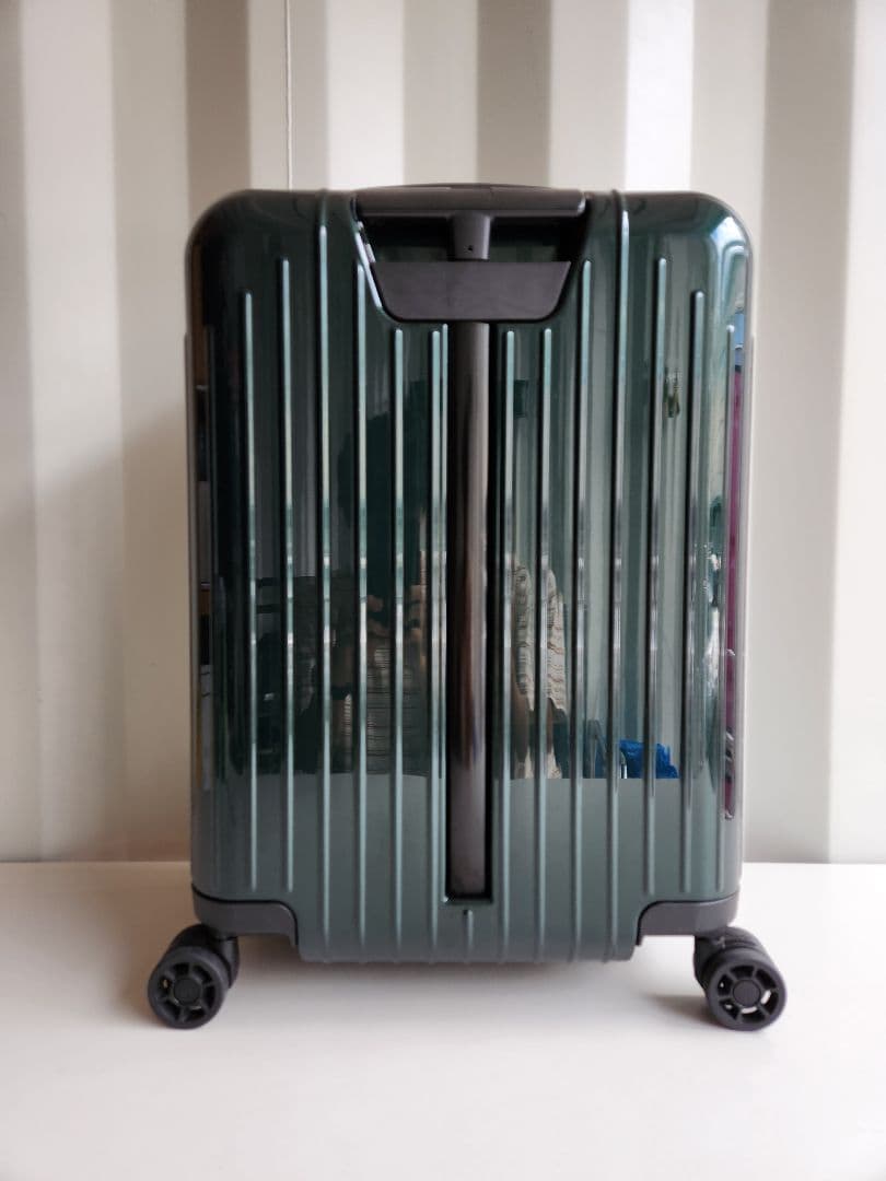 廃盤 Rimowa リモワ エッセンシャルライト キャビン 31L 機内持ち込み