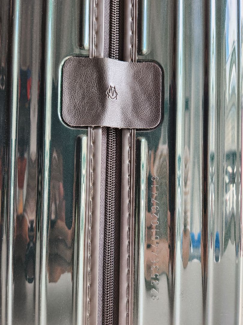 廃盤 Rimowa リモワ エッセンシャルライト キャビン 31L 機内持ち込み