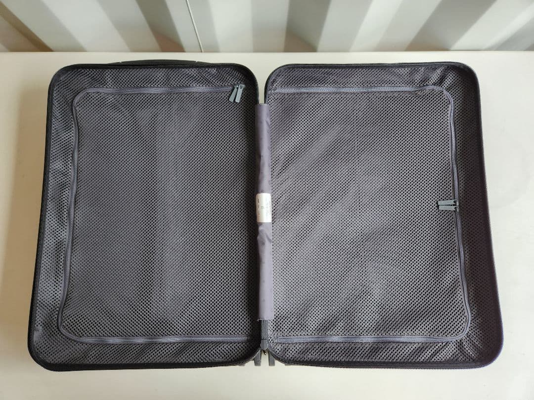 廃盤 Rimowa リモワ エッセンシャルライト キャビン 31L 機内持ち込み