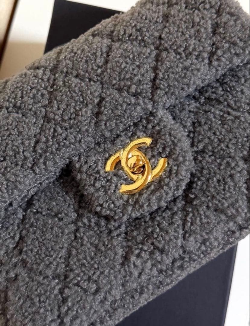 ✨限定VIPノベルティ✨CCロゴ　ショルダーバッグ　ボア　グレーカラー　訳あり‼️