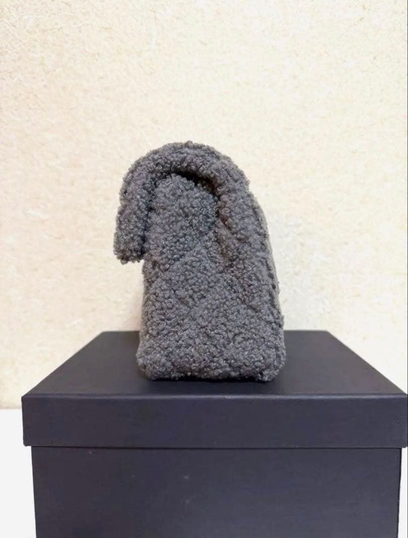 ✨限定VIPノベルティ✨CCロゴ　ショルダーバッグ　ボア　グレーカラー　訳あり‼️