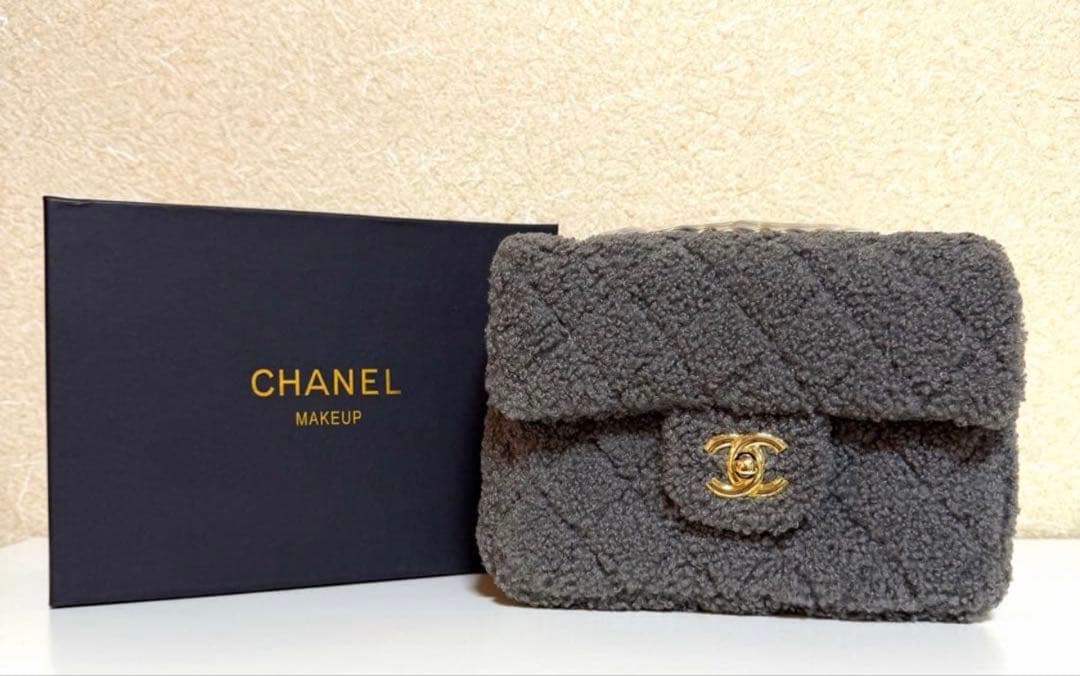 ✨限定VIPノベルティ✨CCロゴ　ショルダーバッグ　ボア　グレーカラー　訳あり‼️