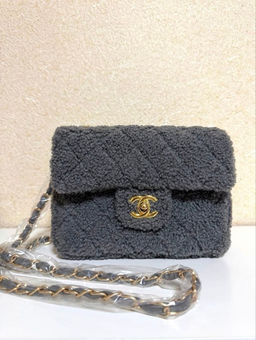 ✨限定VIPノベルティ✨CCロゴ　ショルダーバッグ　ボア　グレーカラー　訳あり‼️