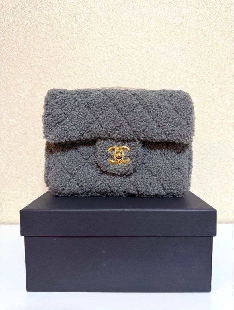 ✨限定VIPノベルティ✨CCロゴ　ショルダーバッグ　ボア　グレーカラー　訳あり‼️