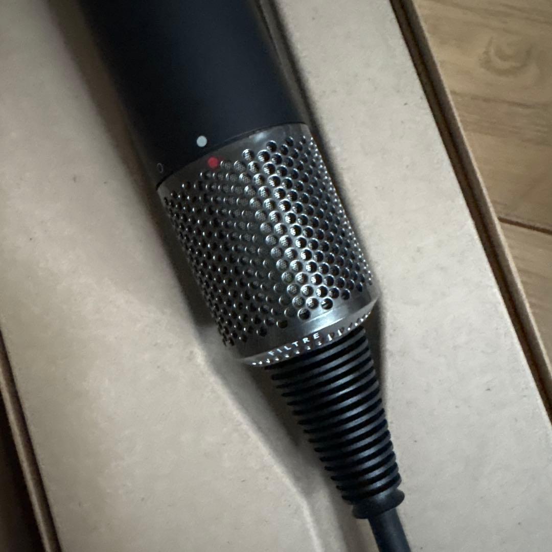 ダイソンドライヤー　【※写真-専用箱カバー付】