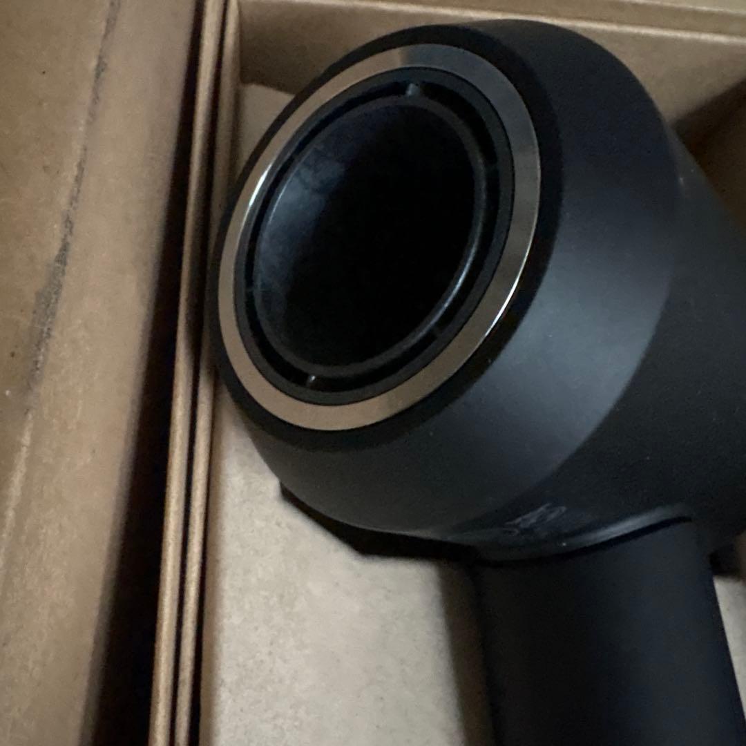 ダイソンドライヤー　【※写真-専用箱カバー付】