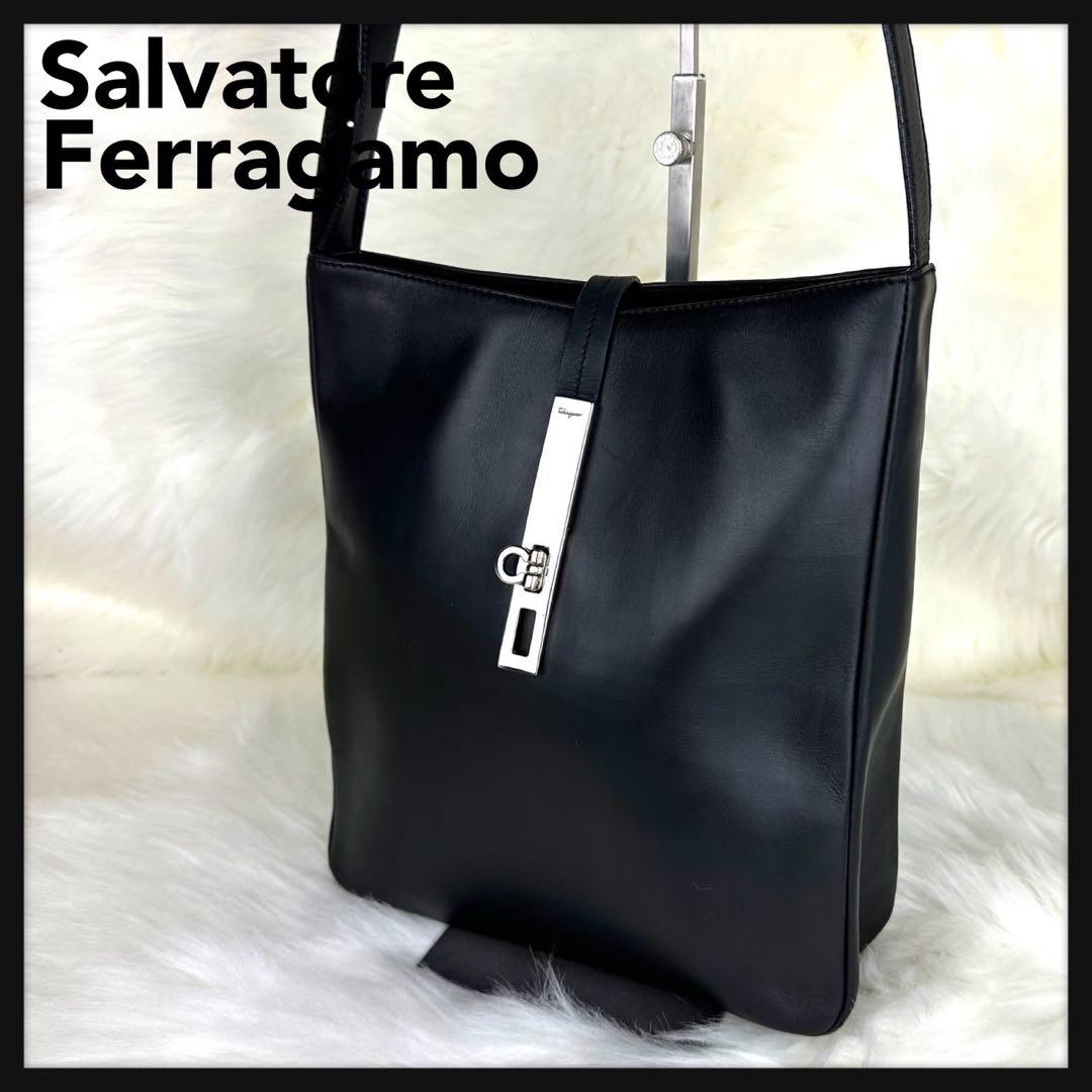 人気モデル✨ フェラガモ ショルダーバッグ ガンチーニ ロック金具 レザー