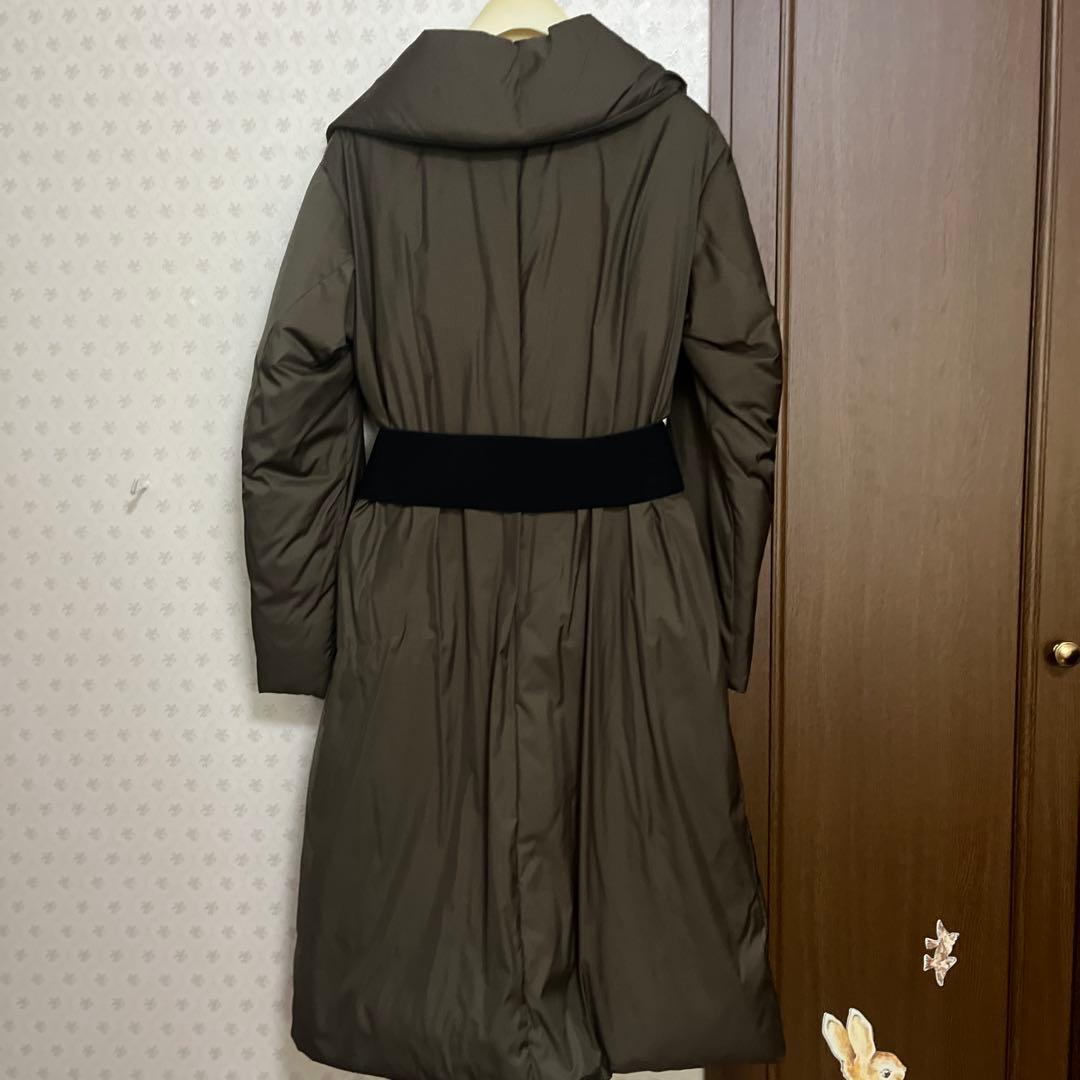 恵*巳様 エポカ　オリーブグリーン 中綿（ダウン90%フェザー10%ロングコート