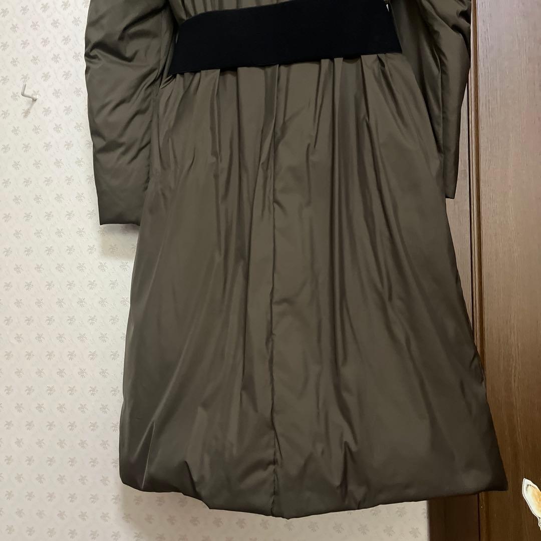 恵*巳様 エポカ　オリーブグリーン 中綿（ダウン90%フェザー10%ロングコート