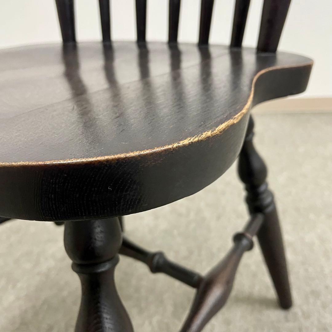 ヴィンテージ感のあるウィンザーチェア