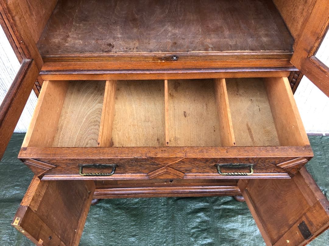 【キャビネット】神戸家具　小ぶりな洋家具　収納棚　和製ヴィンテージ　アンティーク