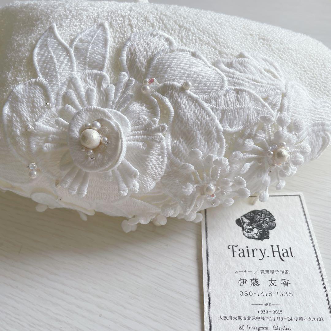 【新品未着用】　お花の刺繍のベレー帽（white）