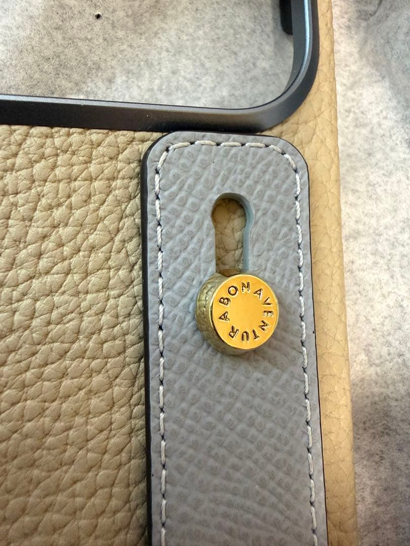 BOHAVENTURA (iPhone 17 Pro) ハンドル付き ×ブルー