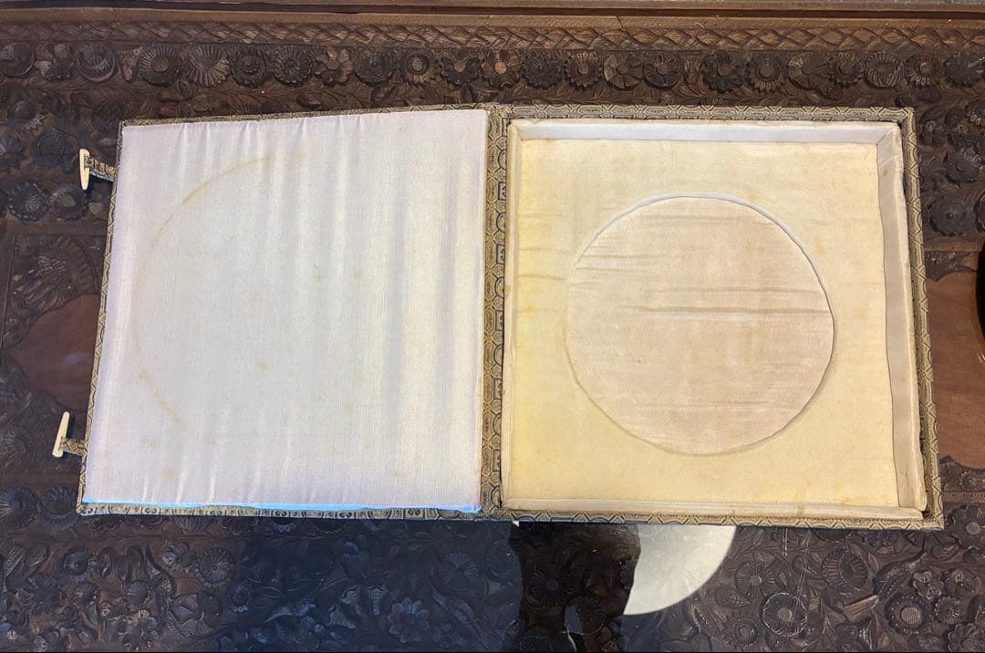 中国磁州窯 浮き彫り 唐草模様 22cm皿 2枚セット