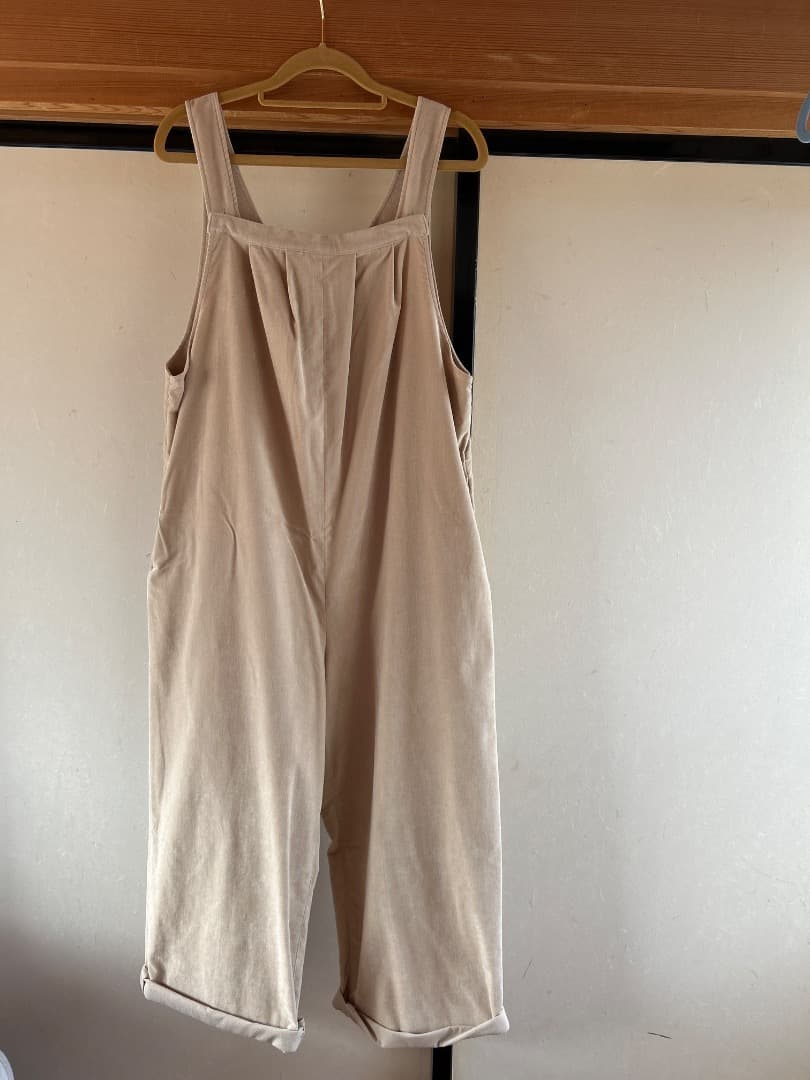 ベージュ Vネック サロペット