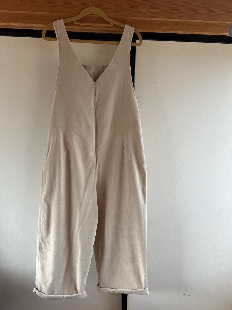 ベージュ Vネック サロペット