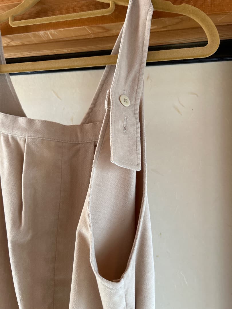 ベージュ Vネック サロペット