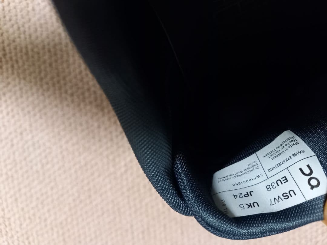 on cloud6スニーカー24cm ネイビー