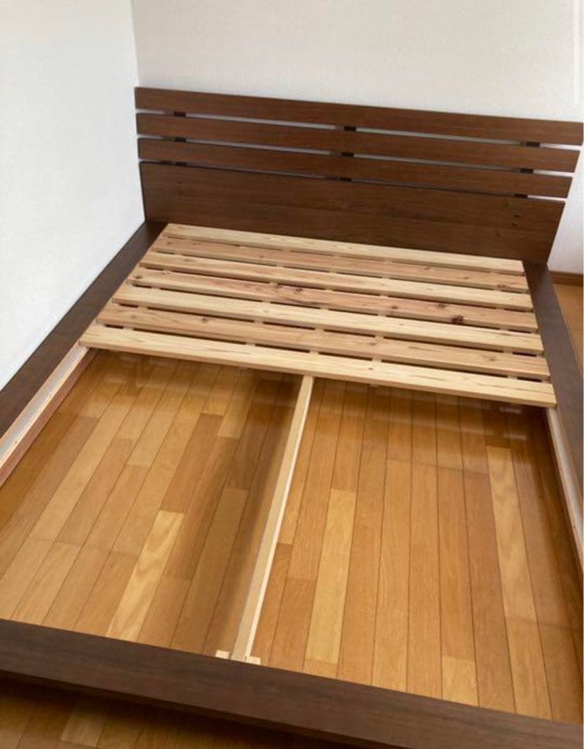 アクタス　木製クイーンベッドフレーム ダークブラウン