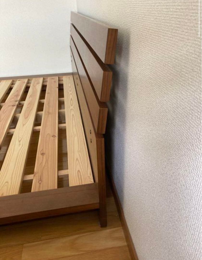 アクタス　木製クイーンベッドフレーム ダークブラウン