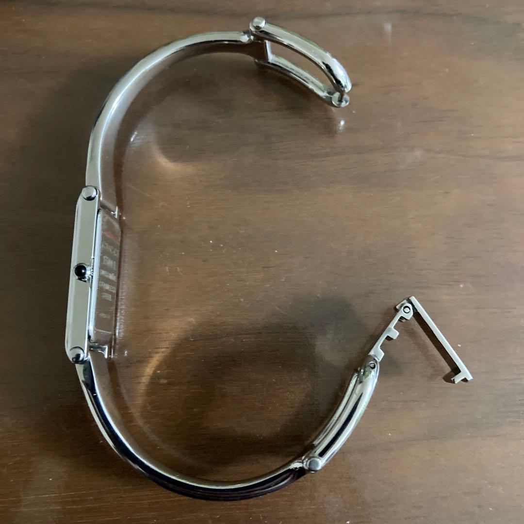 グッチ　腕時計　1500L シルバーバングル