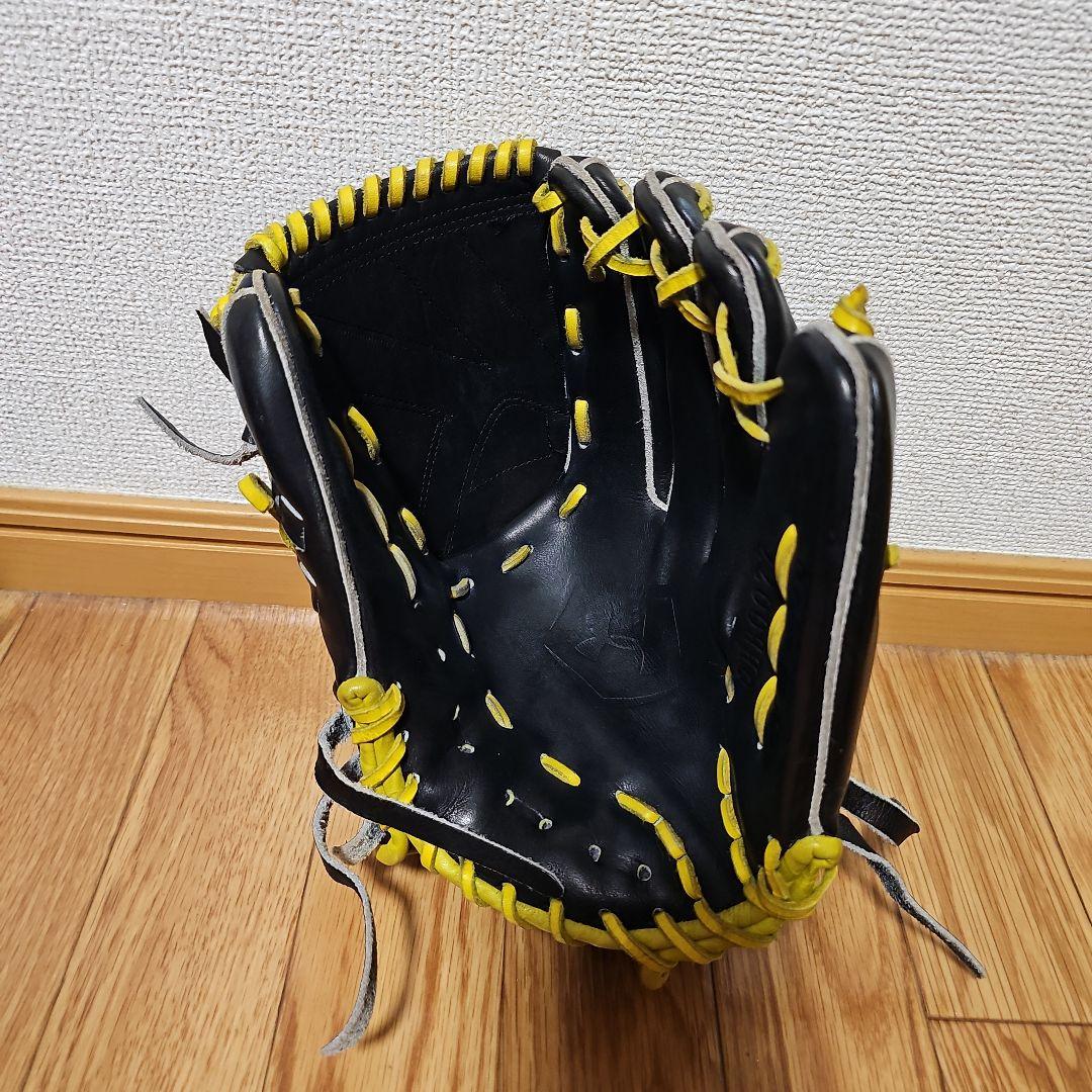アンダーアーマー　硬式　投手用グローブ