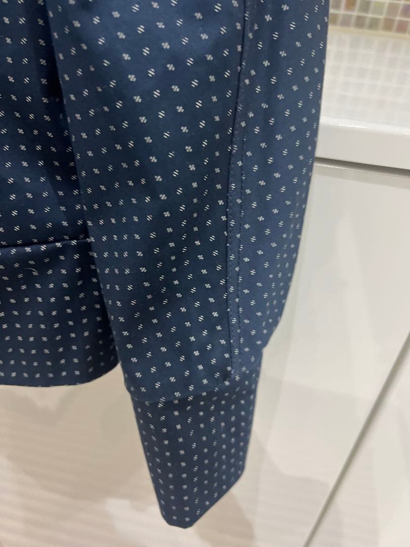 エンポリオアルマーニ　メンズ　アウターネイビー フード付きウィンドブレーカー