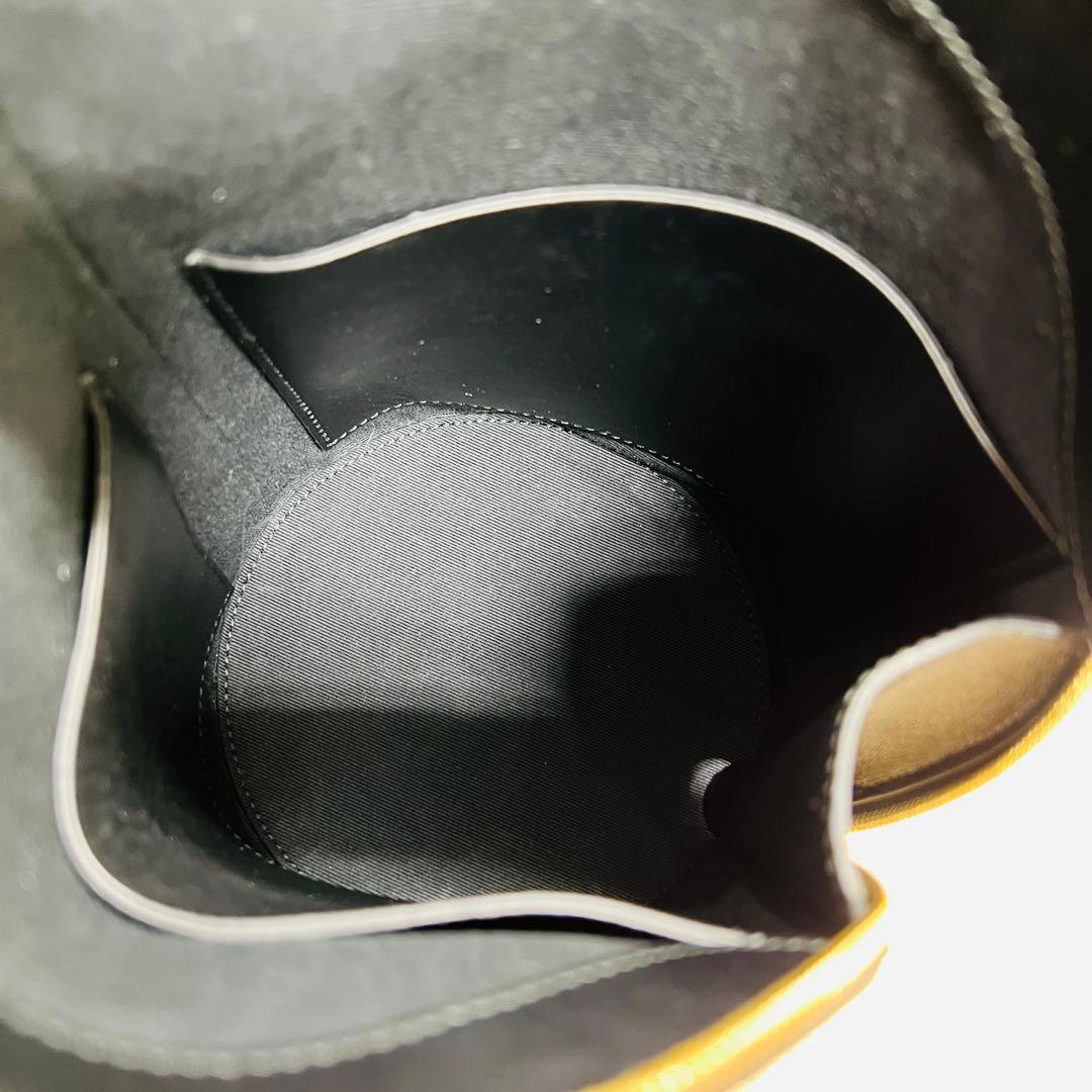 スマイソン ショルダーバッグ 黒 レザー クォータームーン クロスボディ