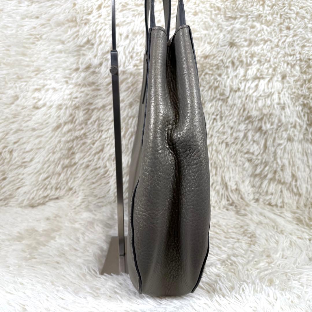 ヒロフ HIROHI Hロゴ型押し シボ革トートバッグ グレージュ 肩掛け可