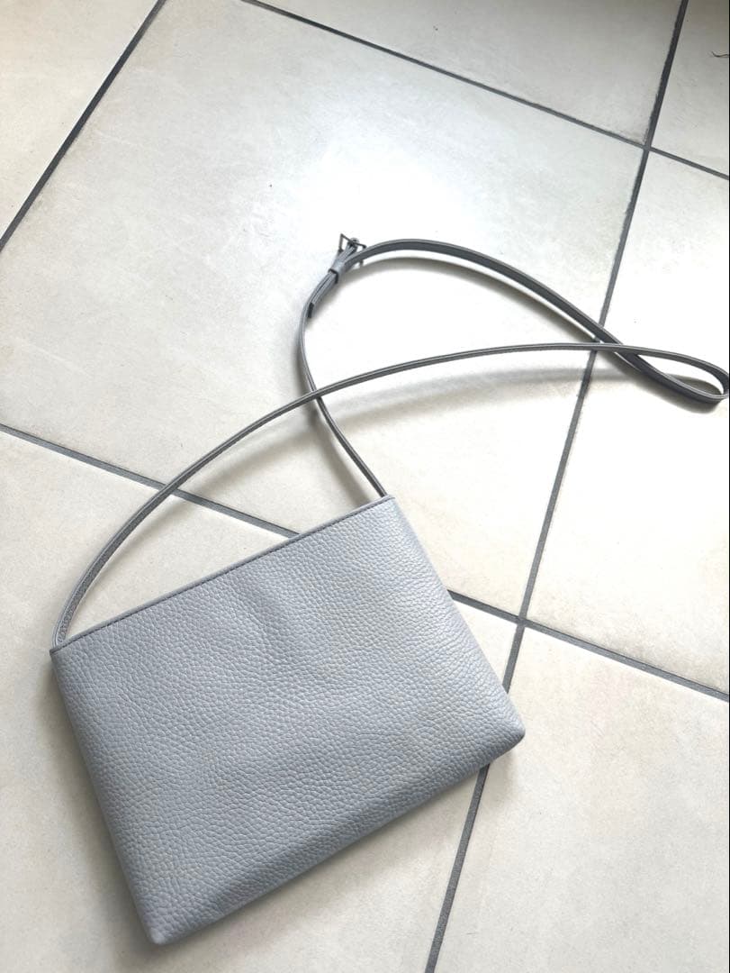 ［新品未使用！HushTug］ サコッシュ ショルダーバッグ 本革