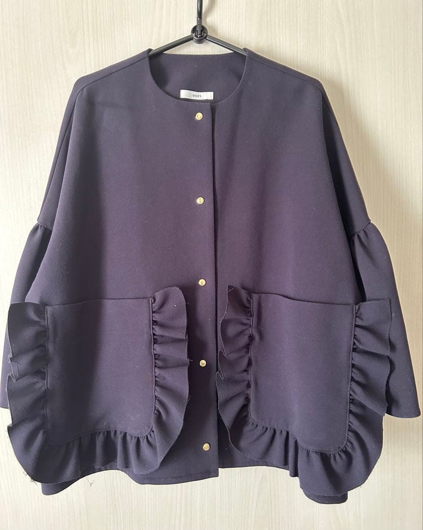 yori ポケットフリルジャケット　ネイビー
