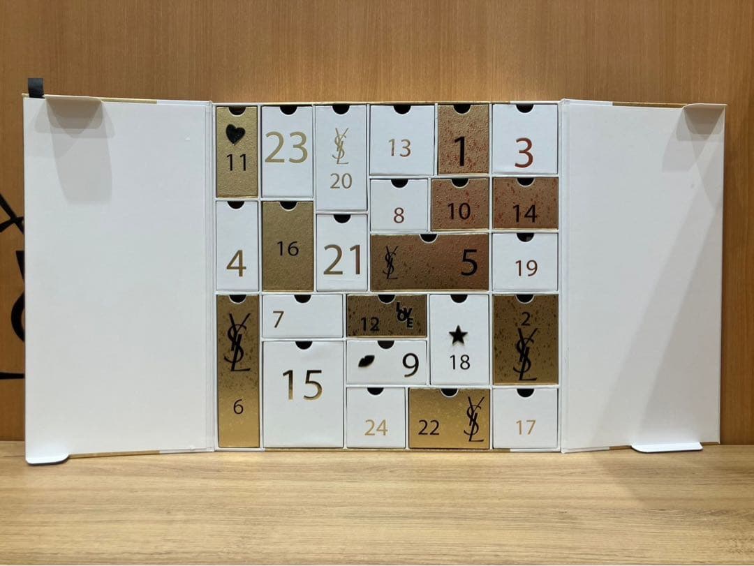 ◇イヴサンローラン　ノエル　アドベントカレンダー　2021