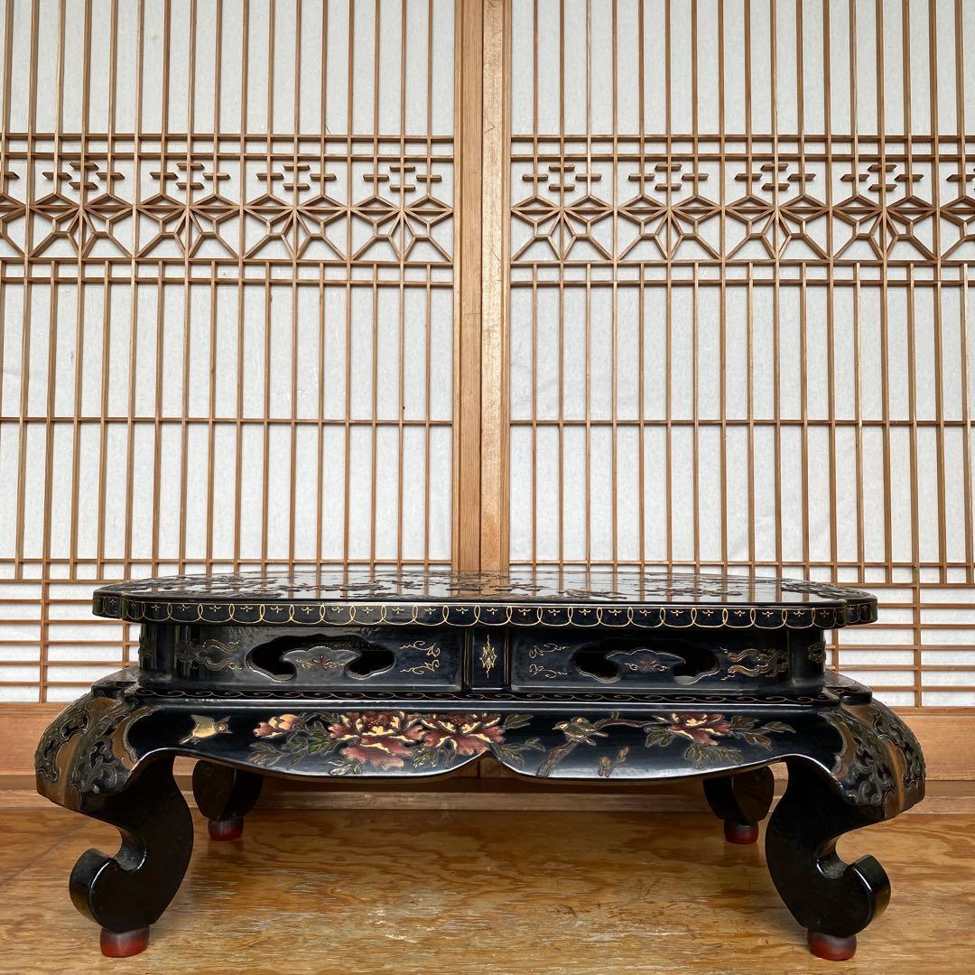 アンティーク 雑貨 日本or中国の座卓❓飾り棚❓漆塗り彫刻のような豪華な感じ。