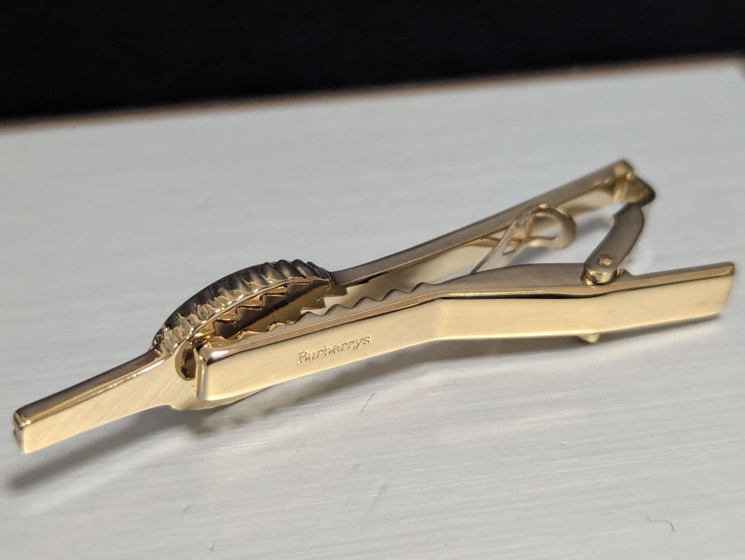 BURBERRY　ネクタイピン　ブラックシェル