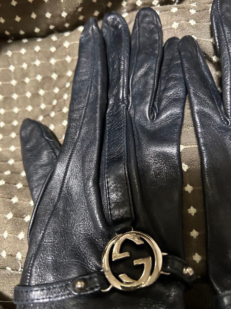 GUCCI イニシャル付　グローブ　ブラック