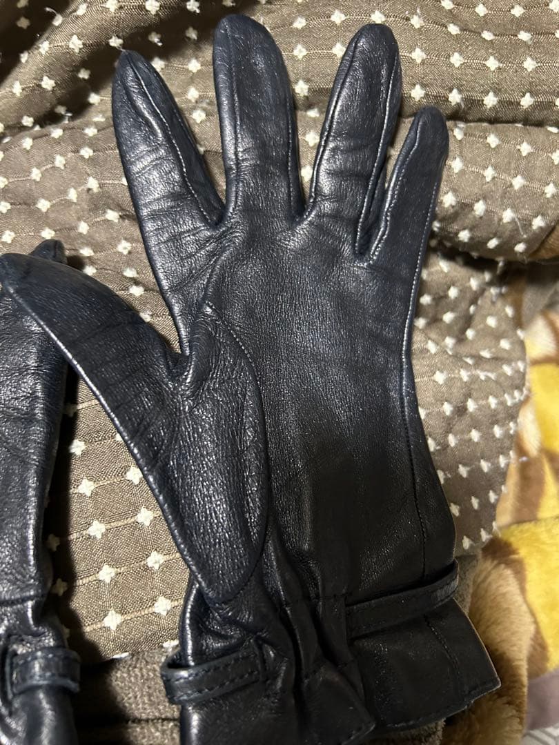 GUCCI イニシャル付　グローブ　ブラック