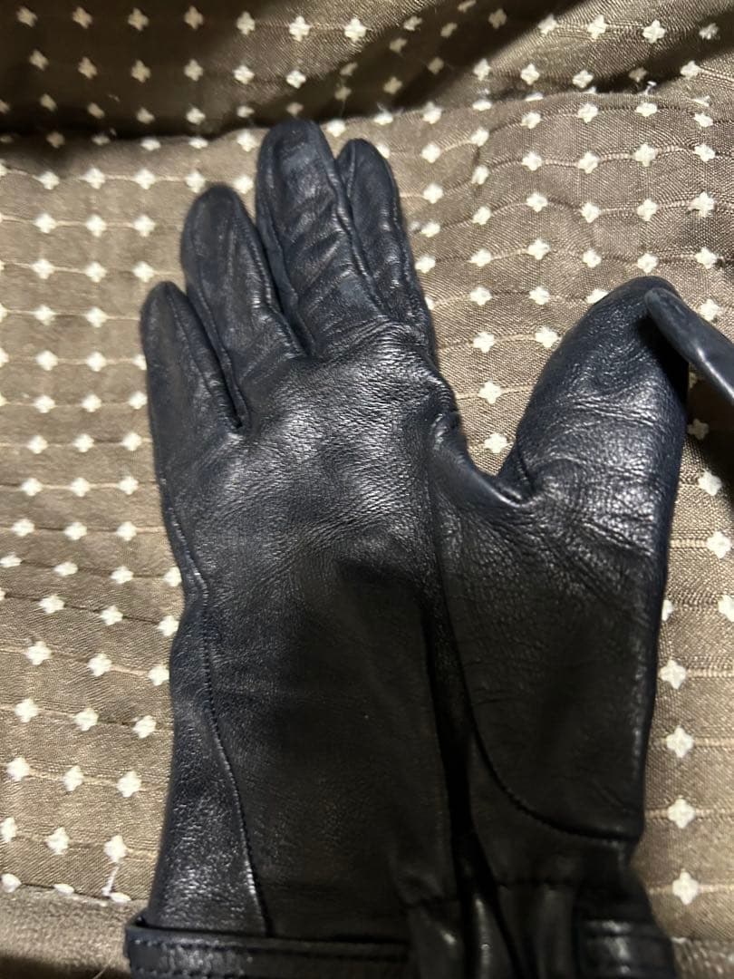 GUCCI イニシャル付　グローブ　ブラック