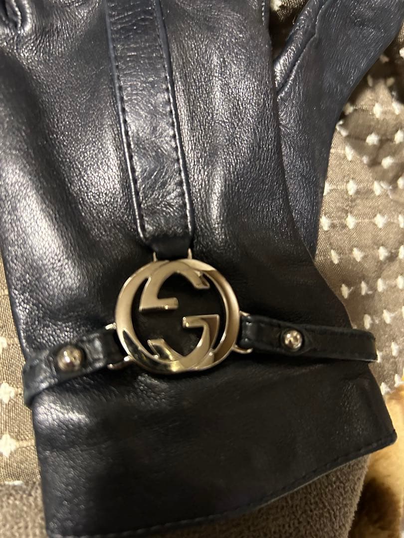 GUCCI イニシャル付　グローブ　ブラック