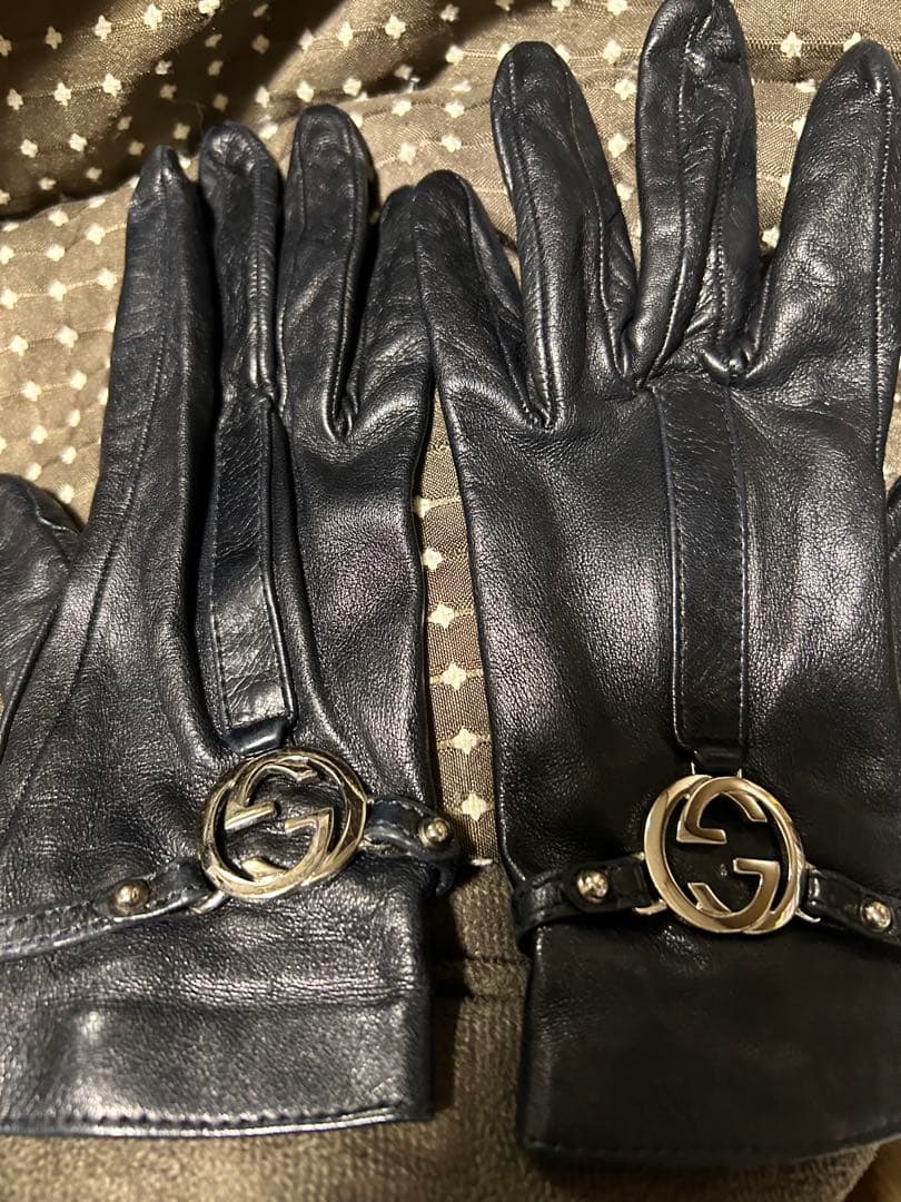 GUCCI イニシャル付　グローブ　ブラック