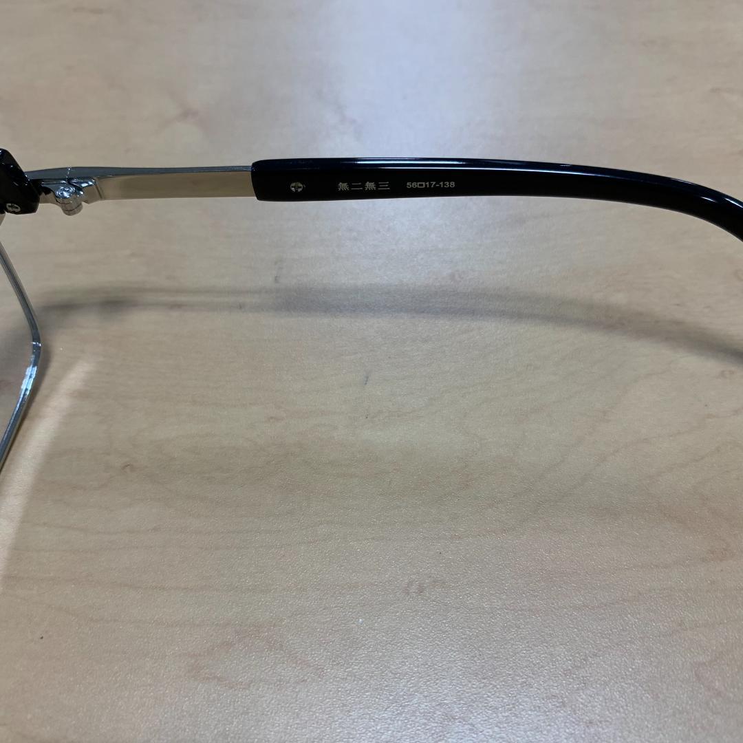 レスザンヒューマン　 Less Than Human　メガネ