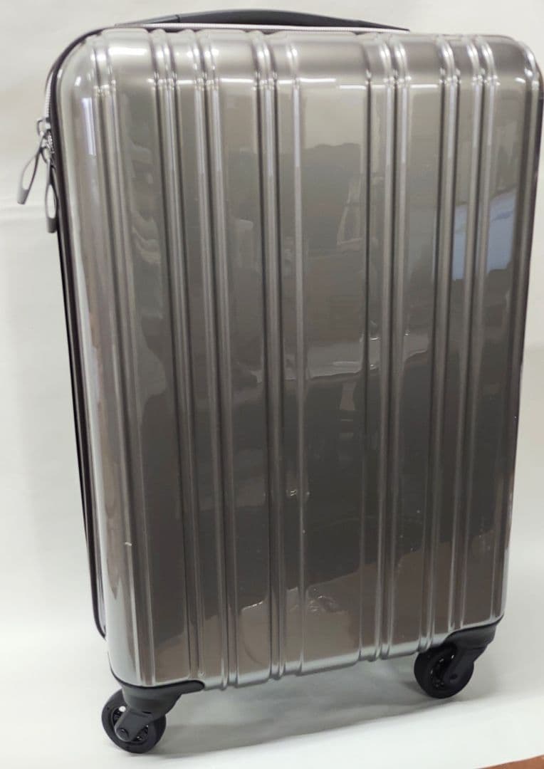 【開封新品】スーツケース 超軽量 1.9kg 32L Sシーンプラスライト