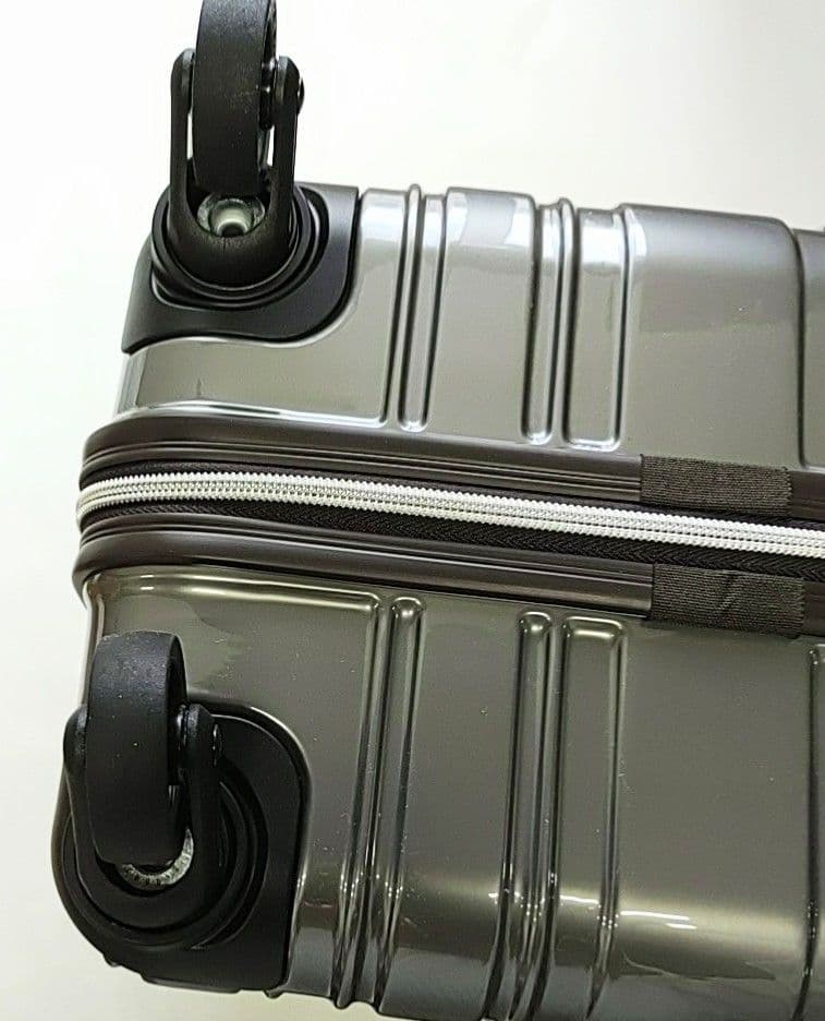 【開封新品】スーツケース 超軽量 1.9kg 32L Sシーンプラスライト