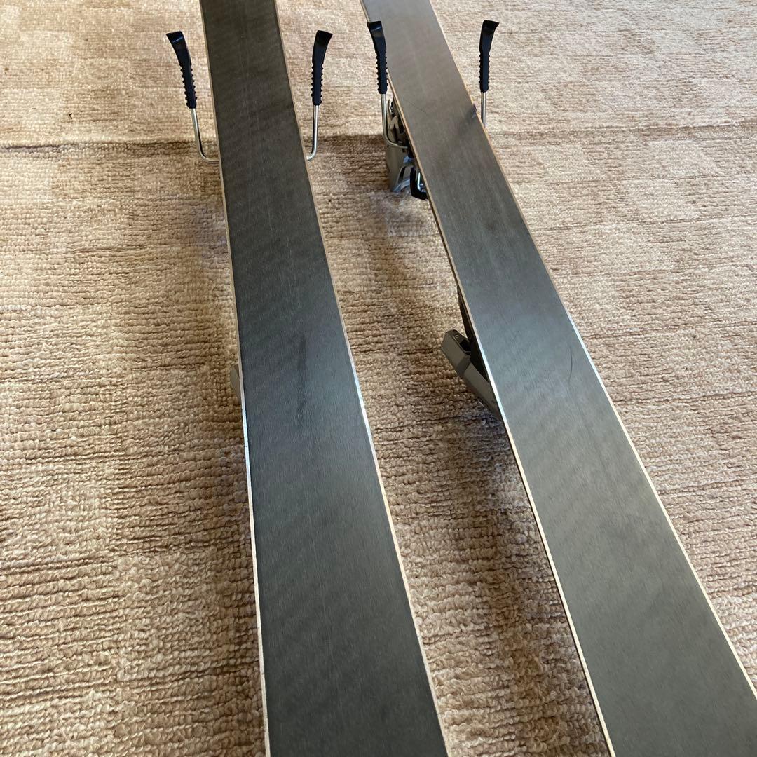 HEAD Monster スキー板になります