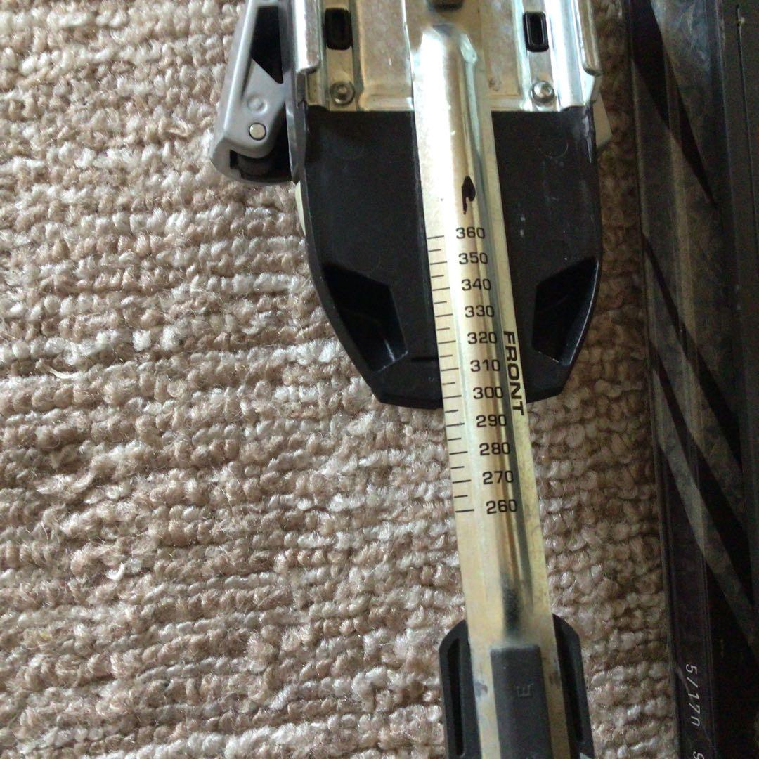 HEAD Monster スキー板になります