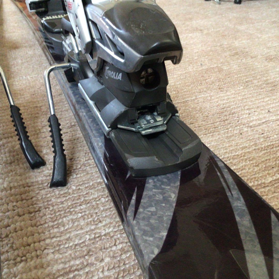 HEAD Monster スキー板になります