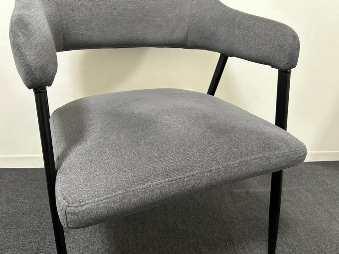 ニトリ　肘付きダイニングチェア　イジーGY