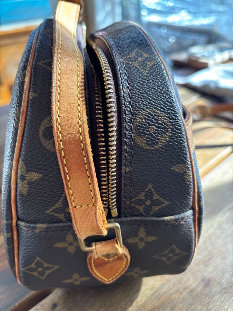 専用です。ルイヴィトン ブロワ モノグラム クロスボディ M51221